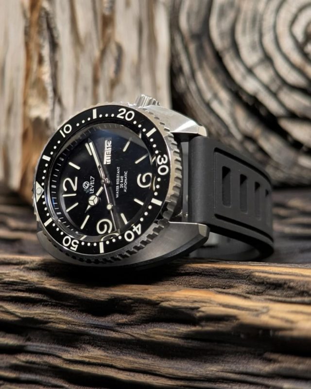 【ほぼ新品】LEVEL7 自動巻き時計 ブラック文字盤 日本製 TOP - LEVEL7 公式サイト