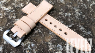 イタリア製の生成りのヌメ革を使用した腕時計替えベルト